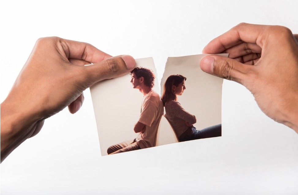 캐나다 MZ세대 3명 중 1명 '돈문제로 연인과 결별한 적 있다' - CKNNews 이미지