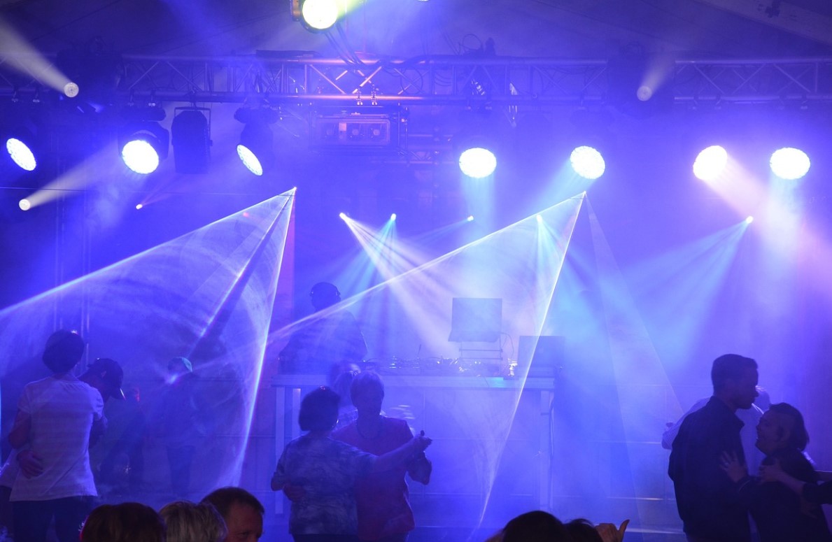 토론토시 야간 경제 활성화위해 규제완화 카드 만지작 - CKNNews 이미지