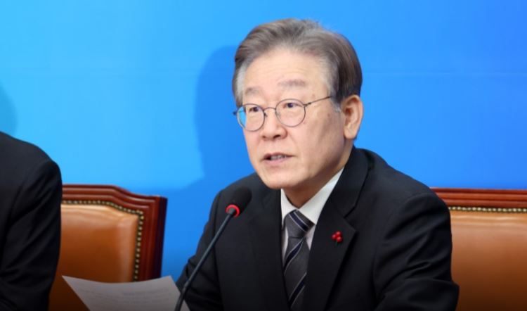 [속보] 더불어민주당 이재명 대표 피습 '목 부위 찔려' - CKNNews 이미지