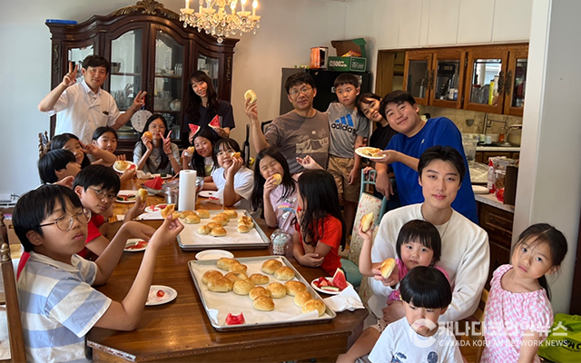 토론토 은평교회 '사랑의 빵만들기' 행사 성료 - CKNNews 이미지