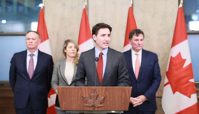 트뤼도 총리, 미국에 25% 보복관세 단행 "무역전쟁 본격화" - CKNNews 이미지