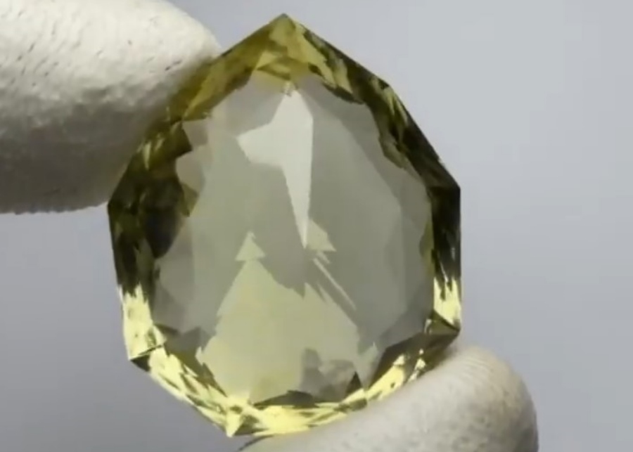 137캐럿 ‘잃어버린 왕실 보석’, 캐나다 금고서 100년만에 발견 - CKNNews 이미지