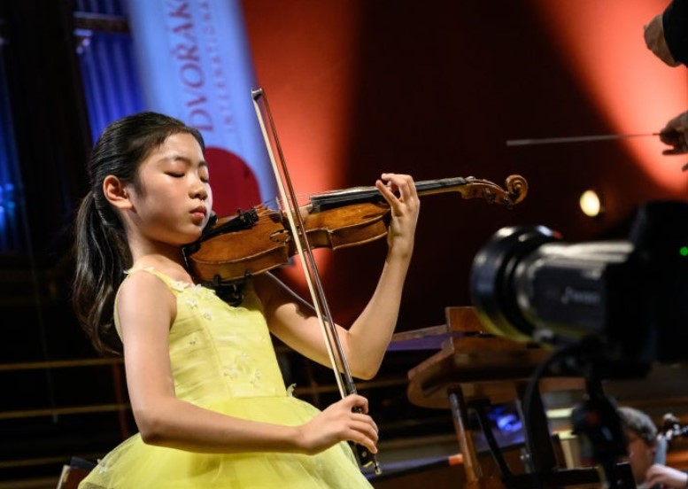 11살 바이올리니스트 김연아, 드보르작 콩쿠르 최연소 우승 - CKNNews 이미지