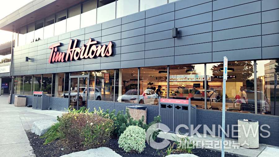 '존 앤 우드바인' 팀홀튼 재개장…최신 인테리어로 새 단장 - CKNNews 이미지