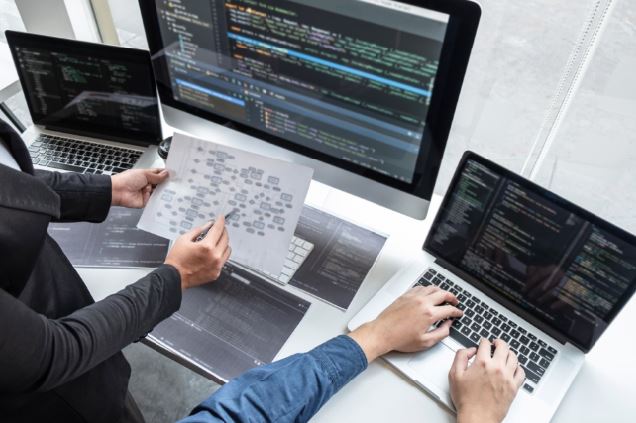 억대 연봉은 옛말…컴퓨터 프로그래머 'AI로 대체' - CKNNews 이미지